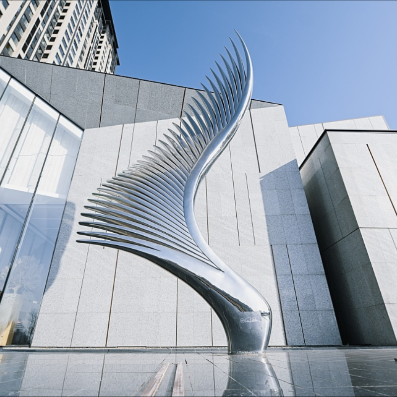 不锈钢翅膀雕塑
