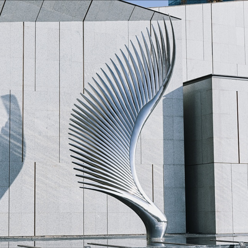 不锈钢翅膀雕塑