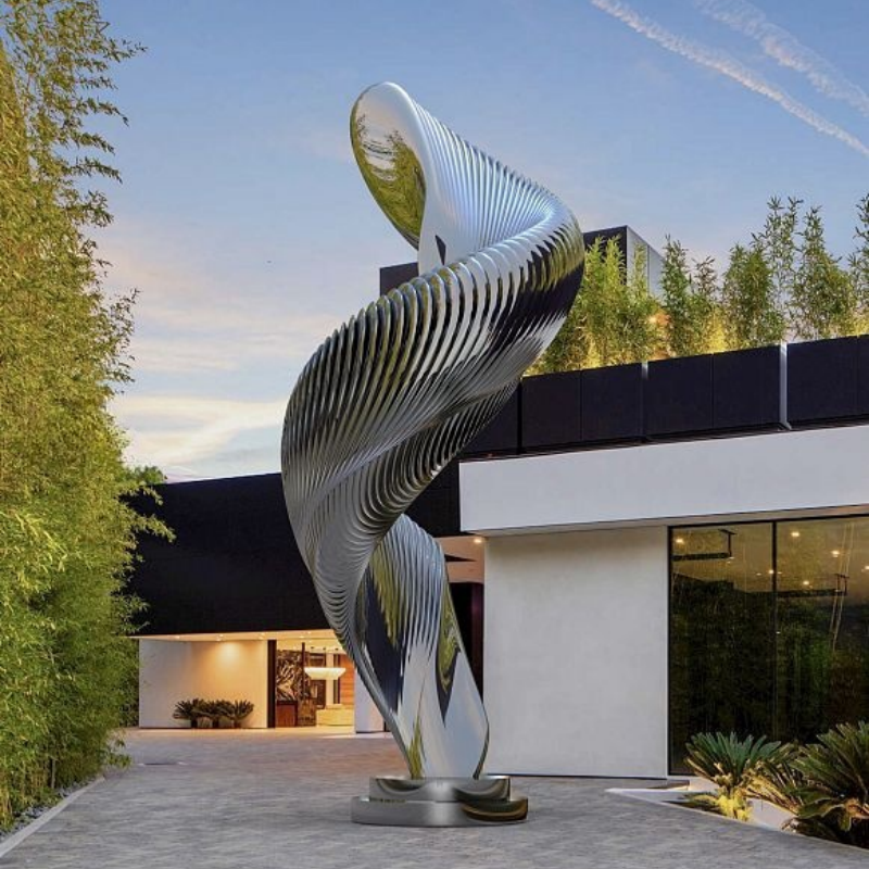 不锈钢翅膀雕塑