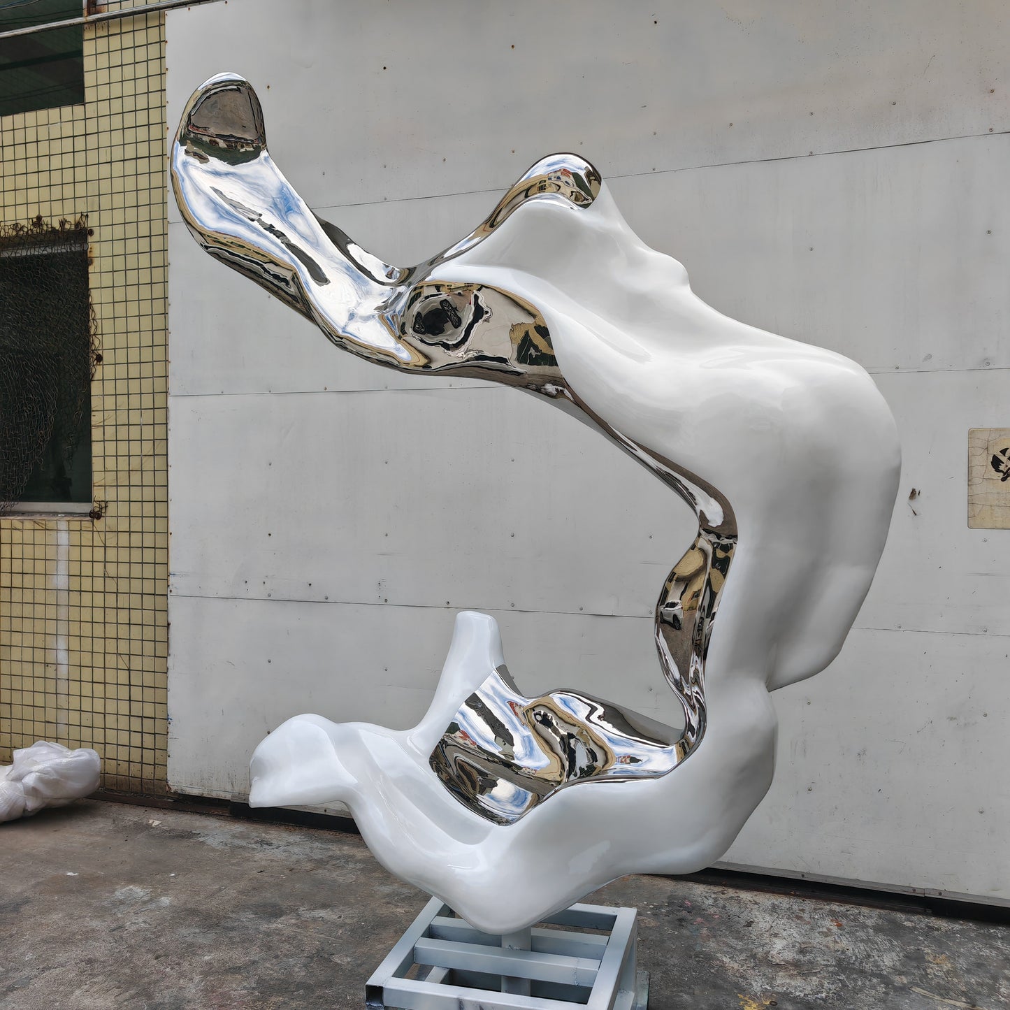 不锈钢云卷雕塑